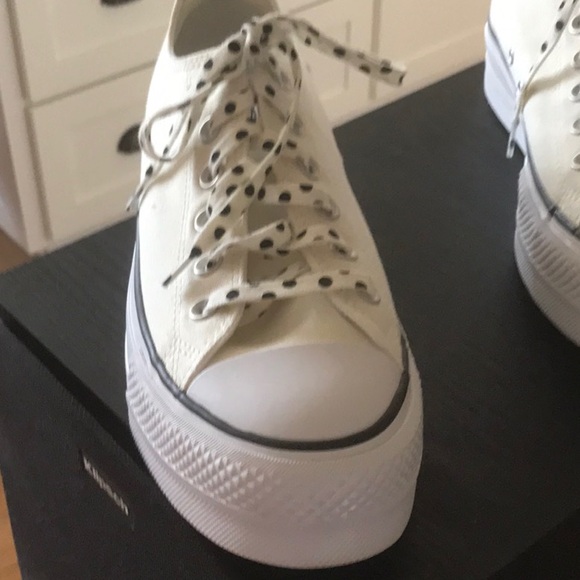 NEW Converse White and Black Platform OZ Sneakes - Picture 3 of 8